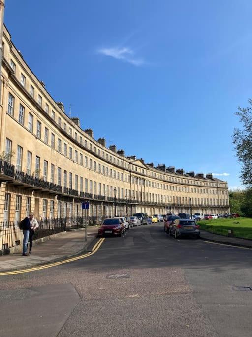 Beautiful Regency Crescent Apartment In Idyllic Location Bath Exterior photo