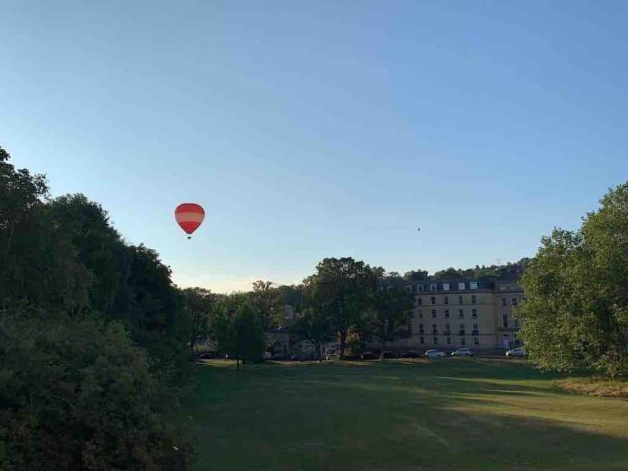 Beautiful Regency Crescent Apartment In Idyllic Location Bath Exterior photo