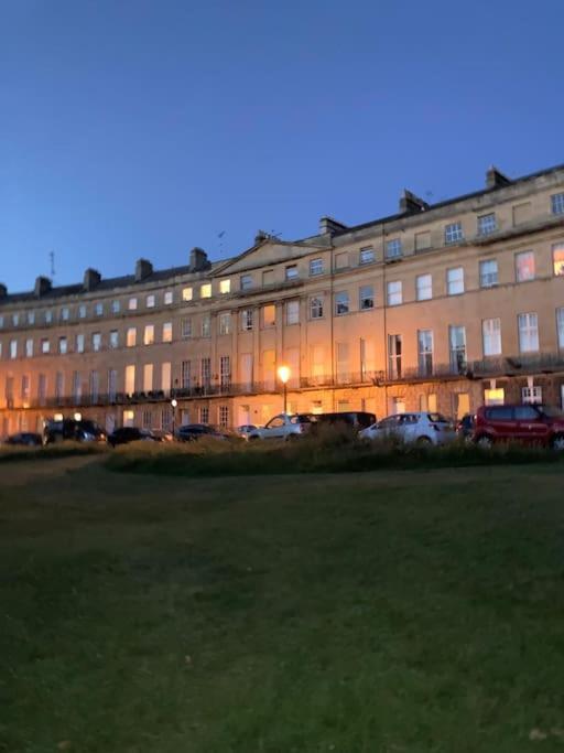 Beautiful Regency Crescent Apartment In Idyllic Location Bath Exterior photo