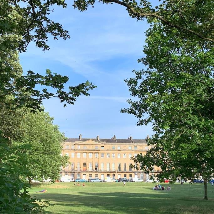 Beautiful Regency Crescent Apartment In Idyllic Location Bath Exterior photo